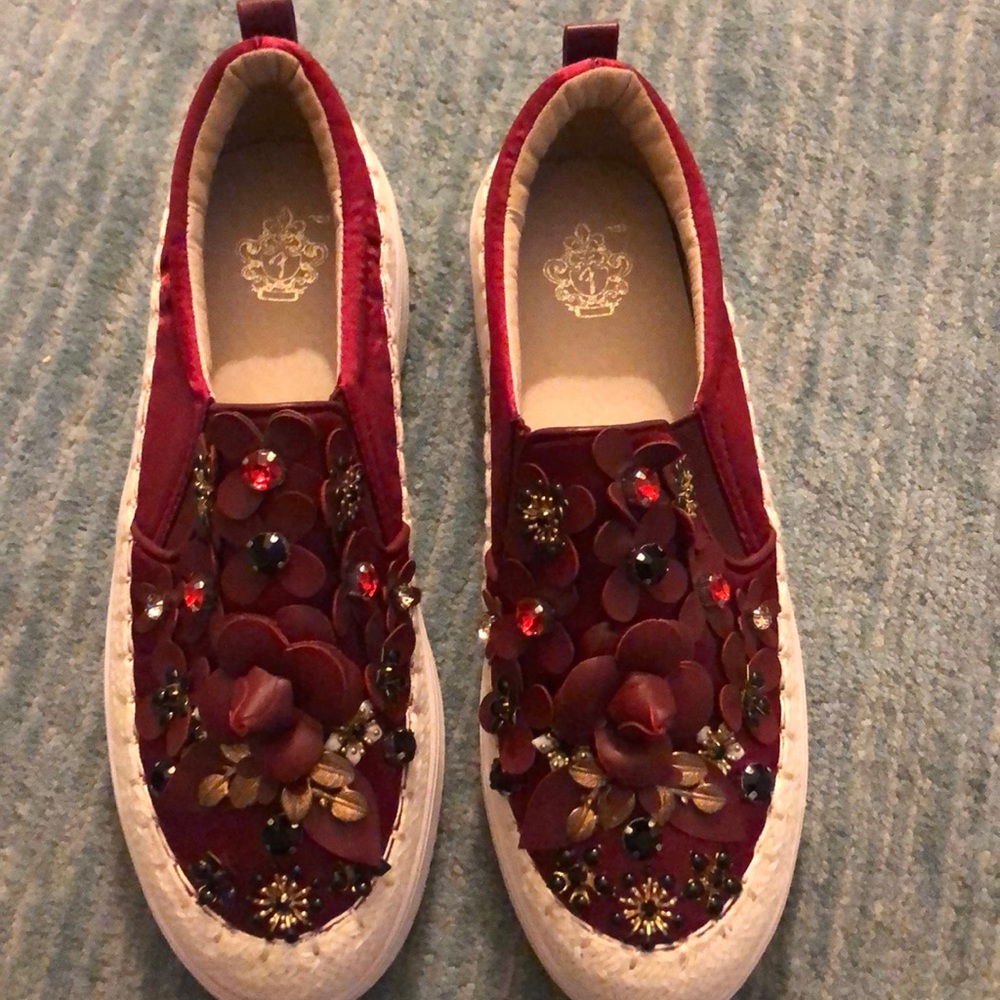Cute burgundy shoes NEW
